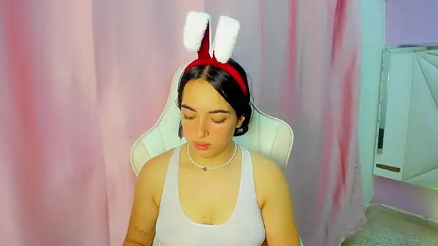 cielooo  online show from December 16, 2025, 8:25 pm