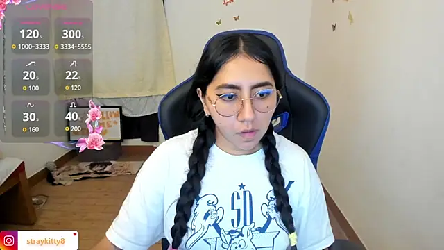 LoveLyy- online show from April 28, 2026, 9:31 pm