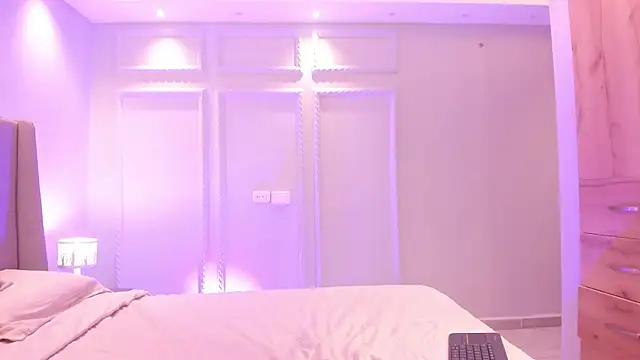 ShanonFox1 online show from October 5, 2025, 3:49 am