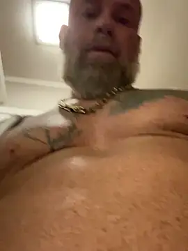 Snapshot of Muscledick40 chatting on February 3, 2026, 5:38 am Muscledick40 online show from February 3, 2026, 5:38 am