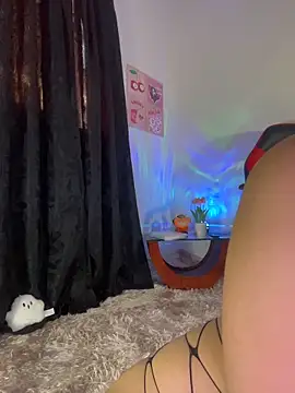 AlannaDollx online show from October 30, 2025, 1:34 pm