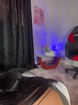 AlannaDollx online show from November 8, 2025, 1:44 pm