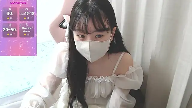 hinako08 online show from November 14, 2025, 1:37 am