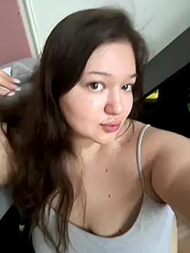 Twinklelove25 online show from October 19, 2025, 6:47 am
