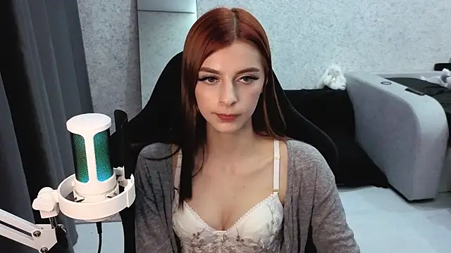 Snapshot of kitti_sweett chatting on October 6, 2025, 5:21 pm kitti sweett online show from October 6, 2025, 5:21 pm