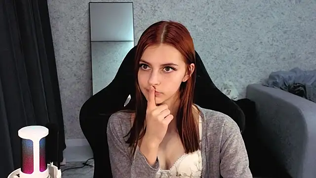 Snapshot of kitti_sweett chatting on October 28, 2025, 7:49 pm kitti sweett online show from October 28, 2025, 7:49 pm