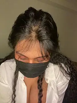 Monica  Bellucci   online show from January 16, 2026, 6:01 pm