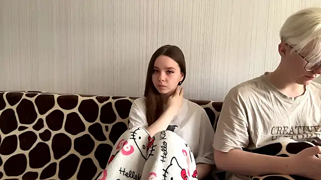 EhtelBiondi online show from April 9, 2026, 7:47 am