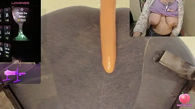 Snapshot of Lunabunnycreamy chatting on February 7, 2026, 12:47 am Lunabunnycreamy online show from February 7, 2026, 12:47 am