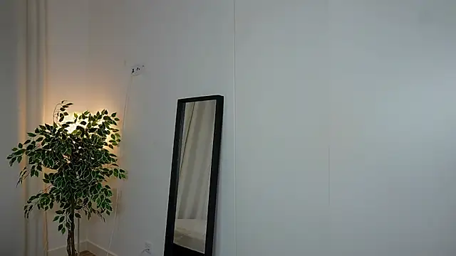 Locac0c0 online show from October 9, 2025, 11:19 am