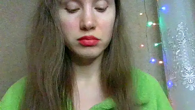 Snapshot of Lynirina chatting on February 3, 2026, 11:43 pm Lynirina online show from February 3, 2026, 11:43 pm