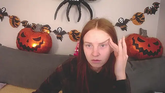 Evarey  online show from November 2, 2025, 5:43 am