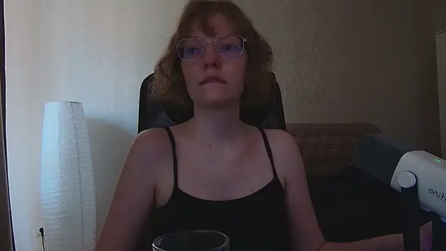 Snapshot of emymayy chatting on August 1, 2026, 9:19 am emymayy online show from August 1, 2026, 9:19 am