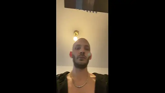 Snapshot of MolleDolle chatting on April 9, 2026, 5:07 pm MolleDolle online show from April 9, 2026, 5:07 pm