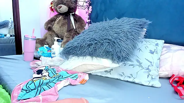 Emma Saylor online show from February 15, 2026, 7:51 am