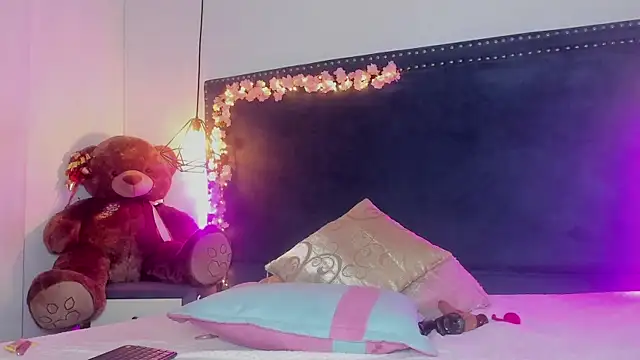 Emma Saylor online show from March 28, 2026, 8:08 pm