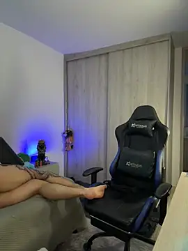 Dave-Max01 online show from November 26, 2025, 2:56 am