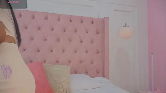 Snapshot of Julietaa_Miller chatting on October 22, 2025, 11:43 am Julietaa Miller online show from October 22, 2025, 11:43 am