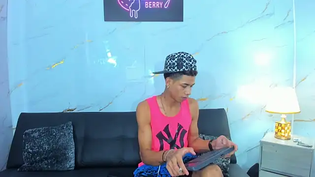 Little nicoll online show from February 20, 2026, 11:27 pm