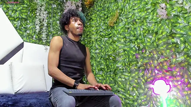 Snapshot of REDBRYAN_EBANO chatting on October 22, 2025, 7:24 pm REDBRYAN EBANO online show from October 22, 2025, 7:24 pm