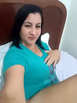 Snapshot of CleoHot25 chatting on October 21, 2025, 12:44 am CleoHot25 online show from October 21, 2025, 12:44 am