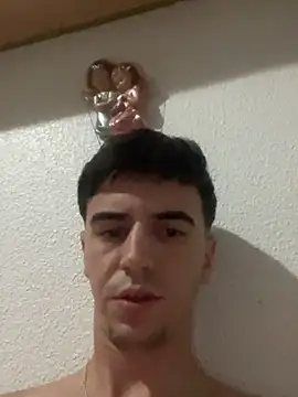 Snapshot of suarezz_ chatting on October 6, 2025, 10:18 pm suarezz  online show from October 6, 2025, 10:18 pm