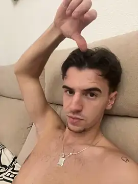 Snapshot of suarezz_ chatting on October 15, 2025, 3:45 pm suarezz  online show from October 15, 2025, 3:45 pm