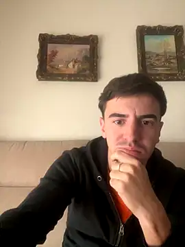 Snapshot of suarezz_ chatting on October 19, 2025, 3:12 pm suarezz  online show from October 19, 2025, 3:12 pm