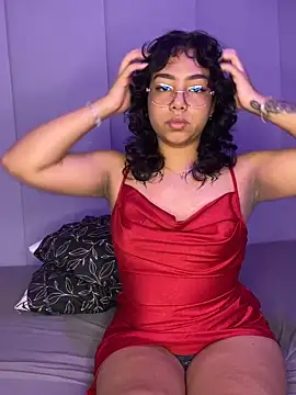 Snapshot of Scarlett_Rave chatting on October 13, 2025, 4:23 am Scarlett Rave online show from October 13, 2025, 4:23 am