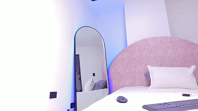 Snapshot of lilylovely_ chatting on December 2, 2025, 7:20 pm lilylovely online show from December 2, 2025, 7:20 pm