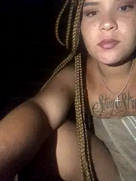 Snapshot of AliceXmoore chatting on October 25, 2025, 5:15 am AliceXmoore online show from October 25, 2025, 5:15 am