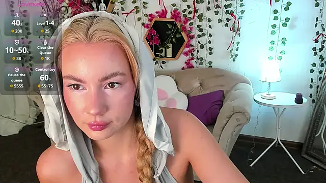  BellaClark online show from April 10, 2026, 8:24 pm