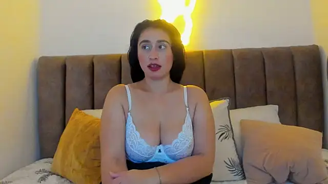 Snapshot of Amara18__ chatting on November 6, 2025, 2:23 am Amara18 online show from November 6, 2025, 2:23 am