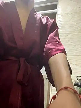 Snapshot of SiaraRealist chatting on November 3, 2025, 12:02 am SiaraRealist online show from November 3, 2025, 12:02 am