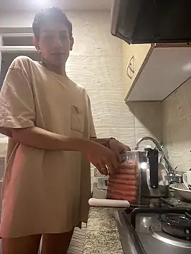 Snapshot of SiaraRealist chatting on November 4, 2025, 8:08 pm SiaraRealist online show from November 4, 2025, 8:08 pm