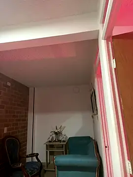 Snapshot of SiaraRealist chatting on November 8, 2025, 7:56 pm SiaraRealist online show from November 8, 2025, 7:56 pm