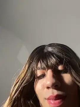 Snapshot of SiaraRealist chatting on November 15, 2025, 1:14 am SiaraRealist online show from November 15, 2025, 1:14 am