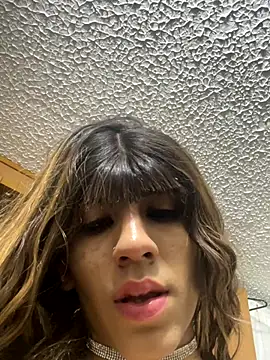 Snapshot of SiaraRealist chatting on December 1, 2025, 6:40 am SiaraRealist online show from December 1, 2025, 6:40 am