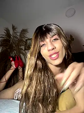 Snapshot of SiaraRealist chatting on December 15, 2025, 12:26 am SiaraRealist online show from December 15, 2025, 12:26 am