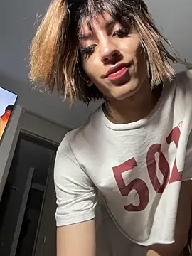 Snapshot of SiaraRealist chatting on March 11, 2026, 1:55 am SiaraRealist online show from March 11, 2026, 1:55 am