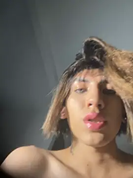 Snapshot of SiaraRealist chatting on March 15, 2026, 12:16 am SiaraRealist online show from March 15, 2026, 12:16 am