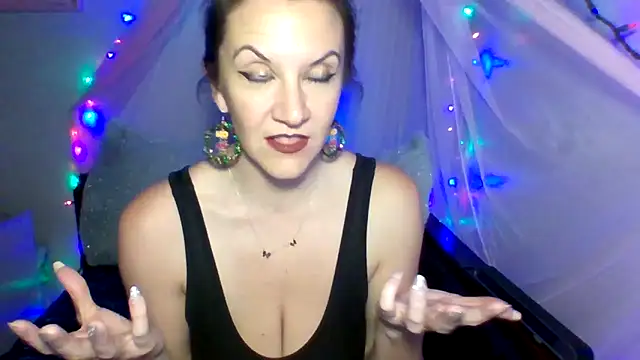 easy briezy online show from December 3, 2025, 10:08 pm