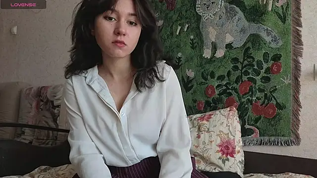 MiaLovelyOne online show from June 10, 2026, 5:07 am