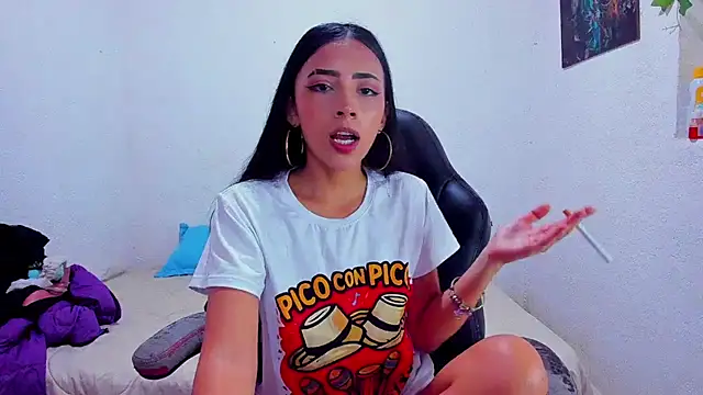 soffycarter1 online show from April 16, 2026, 10:56 pm