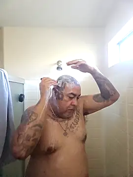 Snapshot of B1GLO chatting on February 9, 2026, 4:44 pm B1GLO online show from February 9, 2026, 4:44 pm