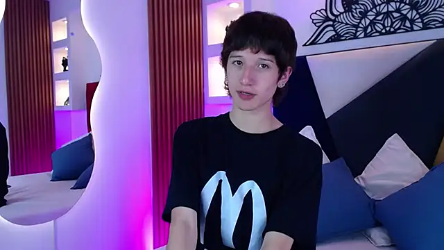 Emo Boy  online show from February 18, 2026, 8:38 pm