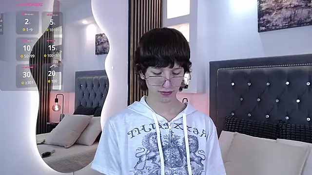 Emo Boy  online show from March 28, 2026, 8:41 pm