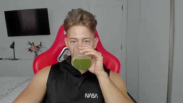 Snapshot of find0m_master chatting on October 11, 2025, 2:26 pm find0m master online show from October 11, 2025, 2:26 pm