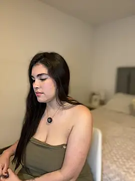 Isabella LaRue online show from April 10, 2026, 3:01 am