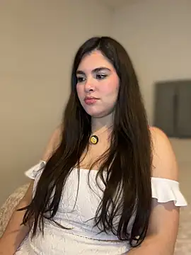 Isabella LaRue online show from April 14, 2026, 2:50 am